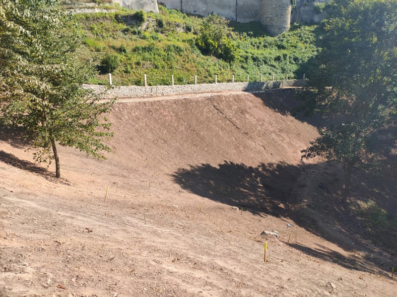 „Státní zámek Náchod – vzorová obnova zámeckého kopce“